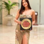 Aahana Kumra Instagram - Another win for #IndiaLockdown ! 🏆💕🇮🇳 Always in gratitude! 🧿🫶💫🙏Thank you @societyachieversmag for the recognition and congratulations team! @imbhandarkar @shwetabasuprasad11 @saietamhankar @_prat @pranavjain_official Captain Moon Alves Loves y’all🌙💕😘 📸 : @sumit_karangutkar . . . . . #indialockdown #awardsnight #awards #ceremony #aahanakumra Mumbai - मुंबई