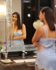 Aahana Kumra Instagram - Because the outside of me is a good reflection of the inside of me 💠🧿🪞💕 #wednesdaywisdom . . . . #wednesday #wednesdaymotivation #aahanakumra #alldressedup Mumbai - मुंबई