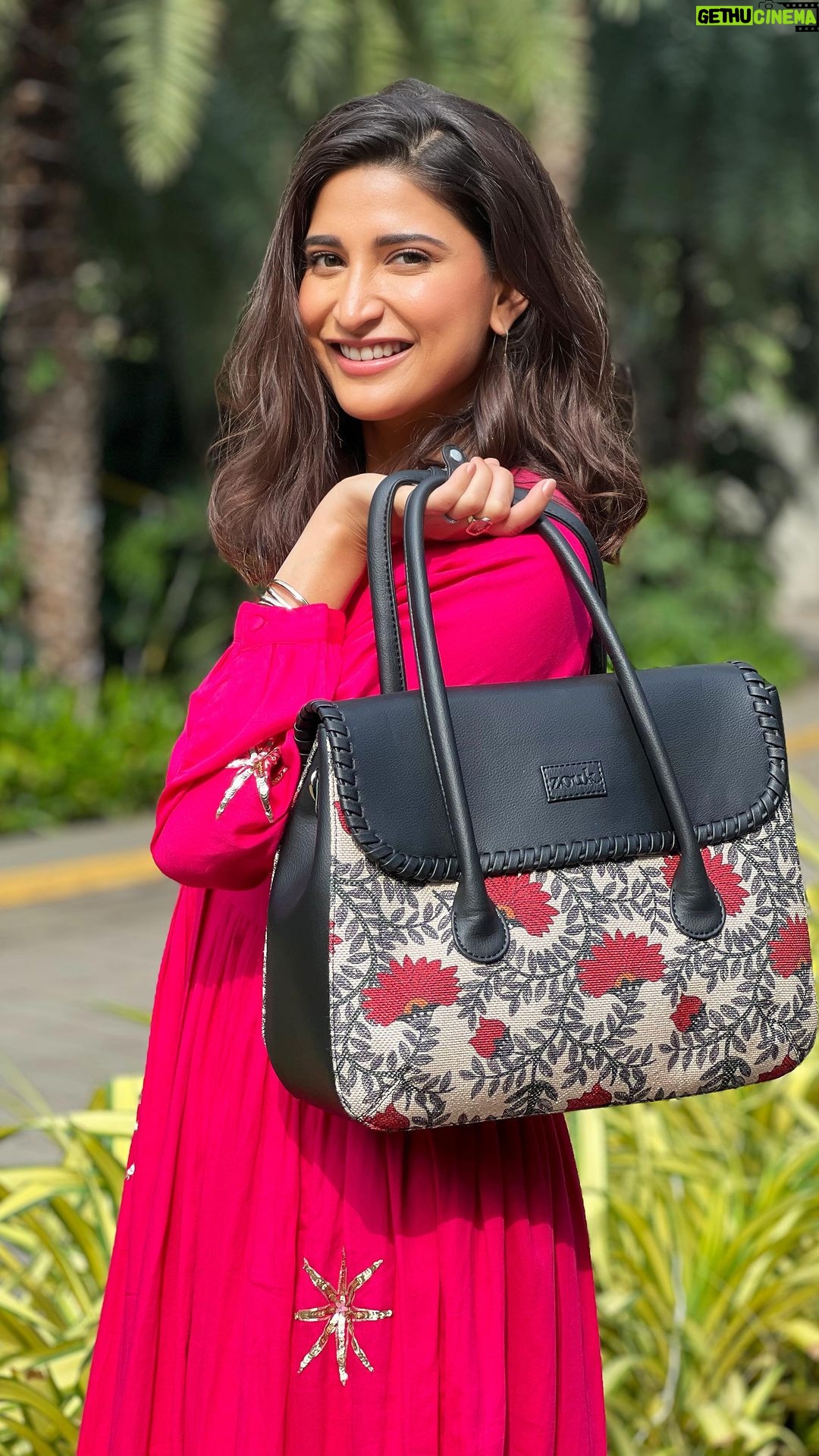 Aahana Kumra Instagram - Im having a pinktastic day! Are you!? 💕🌸💕🌸 Outfit : @gulaalindia Bag : @zoukonline #throwbackthursday . . . #oink #pinkoutfit #pinkpinkpink #throwback #thursday #aahanakumra #reelitfeelit #reelsinstagram #reelsvideo