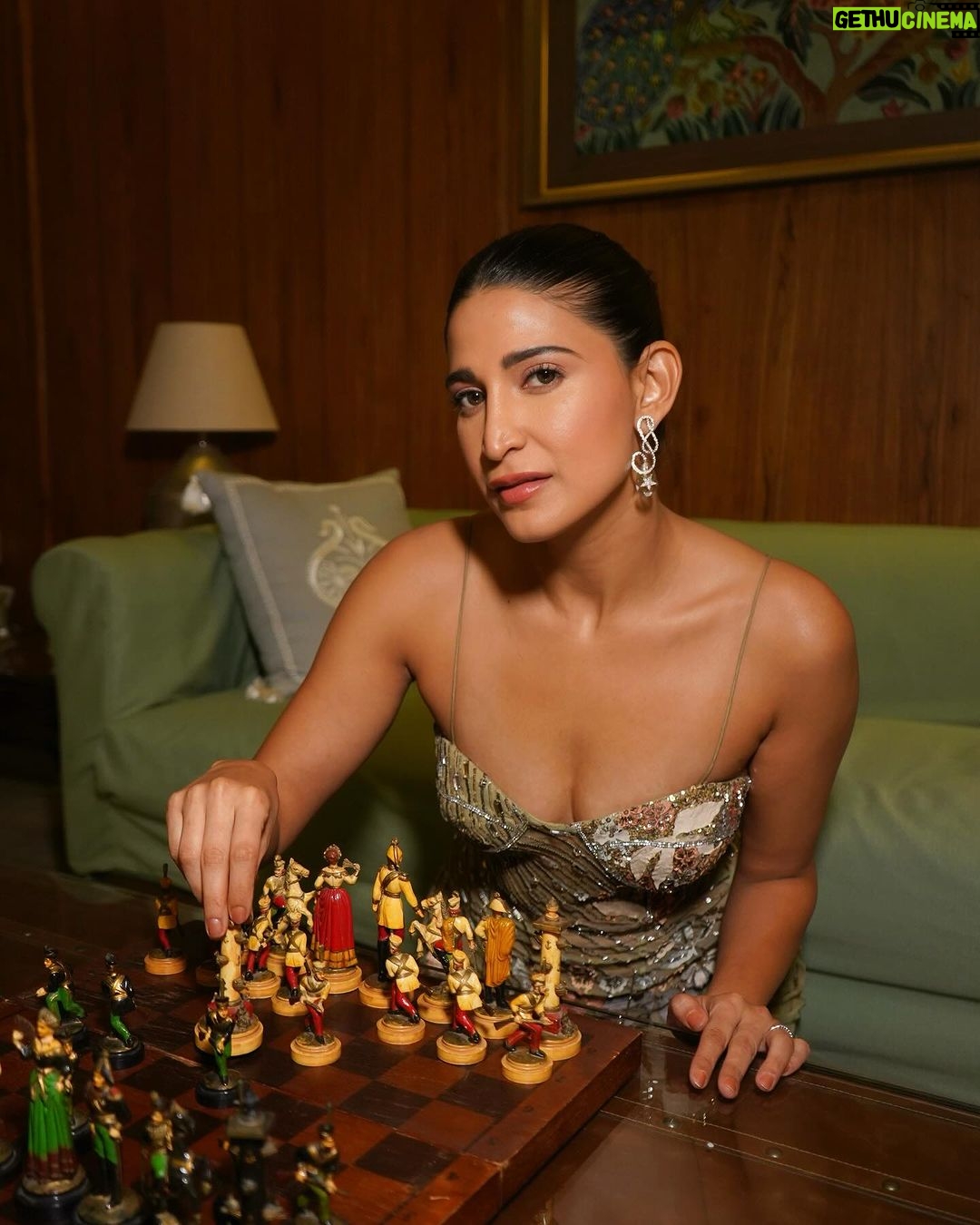 Aahana Kumra Instagram - Life is a game of chess♟️♣️ If you lose the queen you’ll probably lose the game ♟️🖤 Outfit : @sahilkochharofficial Jewellery : @vasundharajewelry Shoes : @oceedeeshoes Styling : @juhi.ali Make up : @malcolm_m_fernandes Hair : @nilamjadhav1086 #wednesdaywisdom . . . . #starrystarrynight #starsshinedown #gown #eveningdress #photoshoot #aahanakumra #portriats #tuesday #wednesday Mumbai, Maharashtra