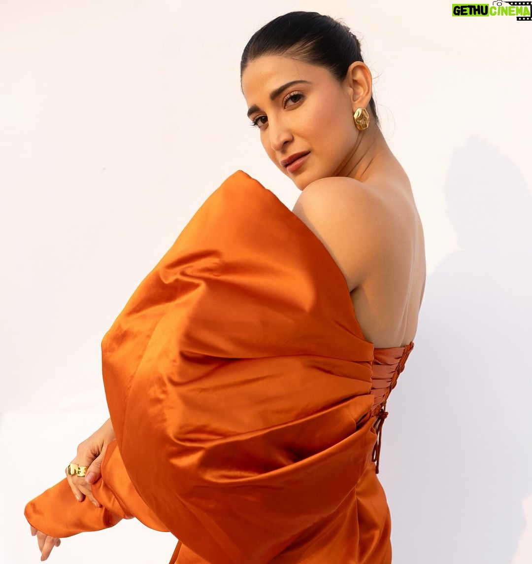 Aahana Kumra Instagram - The warmth of autumn ๐๐๐
#GQMOTY23 @gqindia Outfit : @maisonnikhilkolhe Jewellery : @e3kjewelry Heels : @oceedeeshoes Styling : @juhi.ali Make up : @malcolm_m_fernandes Hair : @nilamjadhav1086 . . . #gqmoty2023 #gqmoty #menoftheyear #gq #gqmagazine #alldressedup #redcarpet #redcarpetready Mumbai - เคฎเฅเคเคฌเค