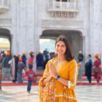 Aahana Kumra Instagram - Blessed.🌸Gratitude.🌞Love💕 Visited the Golden Temple after three long years! And all I can say is that I’m truly blessed and In gratitude 🙏🌸🧡🌞 Could’ve not asked for a better way to end the year 🧡🌞🍊 #harmandirsahib #goldentemple . . . . #goldentempleamritsar #amritsar #harmandirsahibji #gurugranthsahibji #winter #punjab #aahanakumra #gurunanakdevji #faith #hope #prayers #prayersforall Golden Temple Amritsar Punjab India