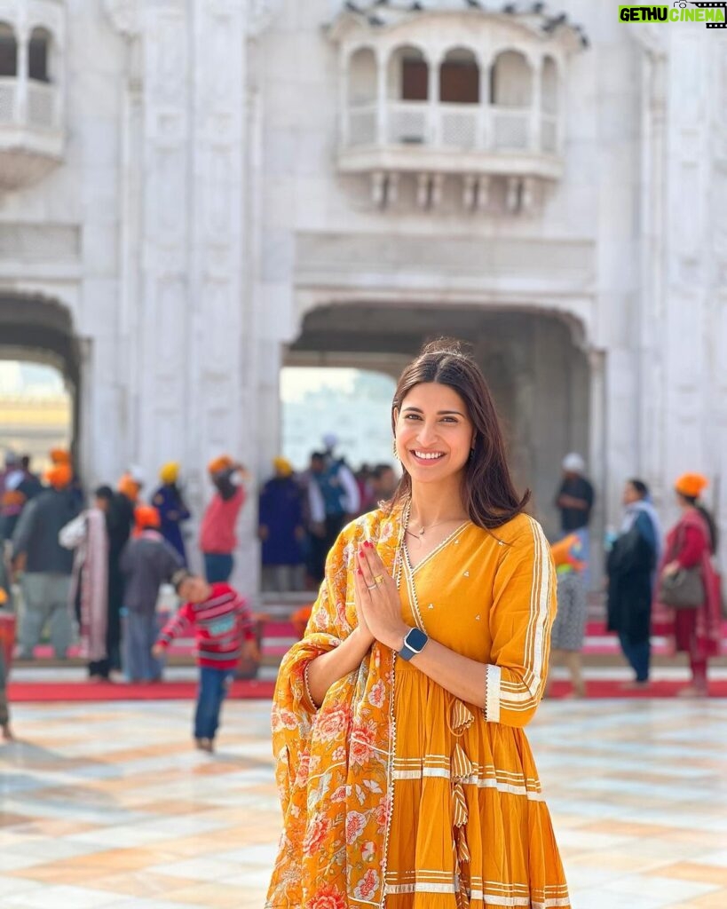Aahana Kumra Instagram - Blessed.🌸Gratitude.🌞Love💕 Visited the Golden Temple after three long years! And all I can say is that I’m truly blessed and In gratitude 🙏🌸🧡🌞 Could’ve not asked for a better way to end the year 🧡🌞🍊 #harmandirsahib #goldentemple . . . . #goldentempleamritsar #amritsar #harmandirsahibji #gurugranthsahibji #winter #punjab #aahanakumra #gurunanakdevji #faith #hope #prayers #prayersforall Golden Temple Amritsar Punjab India
