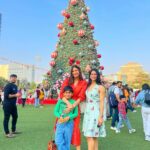 Aahana Kumra Instagram - Christmas with the family is the best kind of Christmas❣️ ❤️🎅🎄🎅🎁❣️❄️ @shivanikumrafitness @sushilkumra @sureshkumra #arjun #mushu #merrychristmas #happyholidays . . . . #santa #christmas #love #santaclaus #christmasdecor #family #familyiseverything #lafamilia #deckthehalls #santaclaus #santaclausiscomingtotown #winterwonderland #jiogarden #aahanakumra #parents ##familylove #sisters Jio World Garden