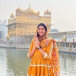 Aahana Kumra Instagram - Blessed.🌸Gratitude.🌞Love💕 Visited the Golden Temple after three long years! And all I can say is that I’m truly blessed and In gratitude 🙏🌸🧡🌞 Could’ve not asked for a better way to end the year 🧡🌞🍊 #harmandirsahib #goldentemple . . . . #goldentempleamritsar #amritsar #harmandirsahibji #gurugranthsahibji #winter #punjab #aahanakumra #gurunanakdevji #faith #hope #prayers #prayersforall Golden Temple Amritsar Punjab India
