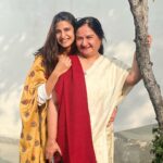 Aahana Kumra Instagram - A cold winter evening in Rajasthan🐪🌵🏜️❄️💕 The warmth of a beautiful audience! 🎭🌸💕🐪🏜️🦚 11 years of love for #SirSirSarla 🎭🌸 And the family that is @jairangam 💕🐪🏜️🦚🌸🎭 On a cold winter evening we performed #SirSirSarla to a packed audience after 10 long years at @jairangam in the open air theatre in @jawaharkalakendra 🌸🎭💕 Although it was freezing on the outside but our hearts were warm because of our beautiful audience who laughed, cried, hooted and loved us above all! @makaranddeshpandeofficial who has redefined love for us that it’s hard to express! But then, only that hasn’t been expressed yet is love 💕 Thank you for choosing me as your Sarla and my best mate @sanjaydadhich as my Phanidhar! 🎭😘 We also love you Keshav! 🙃🤪 A big shout out to our crew @bharat_more30 @rajiv2424 @amogh_phadake @shruti_rs @ranavikramsinghsodha 💪💕 And ofcourse @hema.gera and @manngera who have made us a part of your family! Jaipur is home because of you! 💕🐪🎭 @deepakgera714 is so so so proud of you! I love you! 💕🎭🌸🐪🏜️🦚 Jai Jairangam Theatre Zindabad #theatre #jaipurdiaries . . . . #theatrezindabaad #jaipur #rajasthan #aahanakumra #winter #wintervibes #winter #theatrediaries #winterevenings #jaipur JKK-Jaipur, Jawahar Kala Kendra