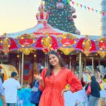 Aahana Kumra Instagram - Christmas with the family is the best kind of Christmas❣️ ❤️🎅🎄🎅🎁❣️❄️ @shivanikumrafitness @sushilkumra @sureshkumra #arjun #mushu #merrychristmas #happyholidays . . . . #santa #christmas #love #santaclaus #christmasdecor #family #familyiseverything #lafamilia #deckthehalls #santaclaus #santaclausiscomingtotown #winterwonderland #jiogarden #aahanakumra #parents ##familylove #sisters Jio World Garden