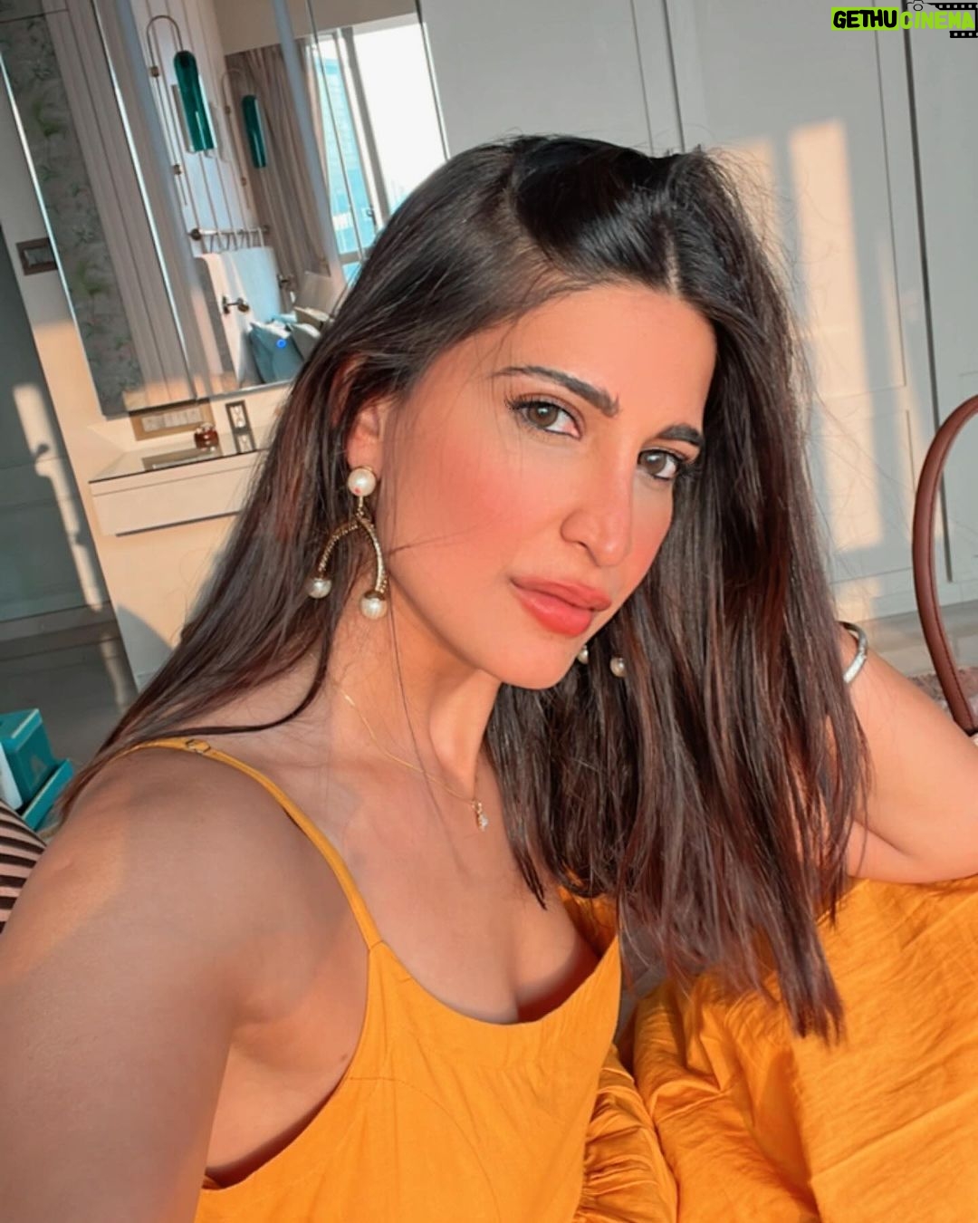 Aahana Kumra Instagram - Imma be your sunshine girl forever ๐ธ ๐๐๐๐ #throwbackthursday . . . . #thursday #throwback #sunshinegirl #sunshine #sun #sunnysideup #aahanakumra Mumbai - เคฎเฅเคเคฌเค