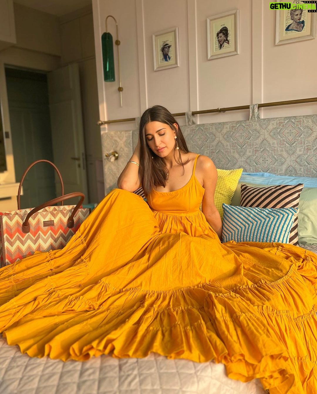 Aahana Kumra Instagram - Imma be your sunshine girl forever ๐ธ ๐๐๐๐ #throwbackthursday . . . . #thursday #throwback #sunshinegirl #sunshine #sun #sunnysideup #aahanakumra Mumbai - เคฎเฅเคเคฌเค