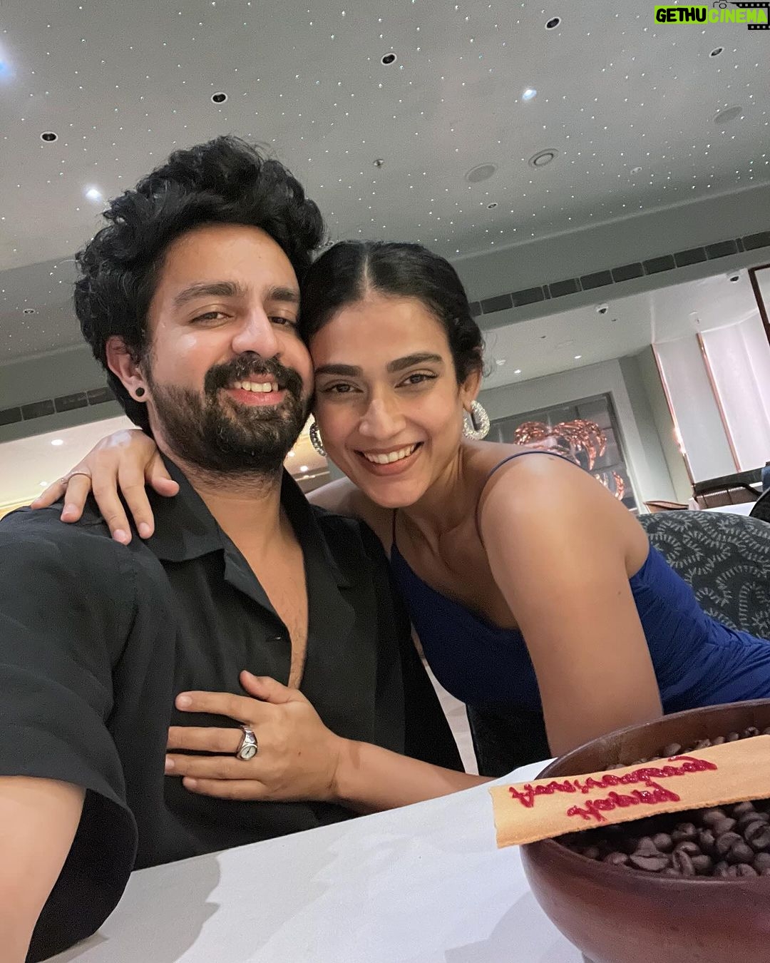 Aakanksha Singh Instagram - Celebrating you today,tomorrow and everyday 🤍 🥂 to the one, my dil goes hmmmmm for…..I love you mah precious 🎁 They don’t make people like you anymore,I’m the luckiest to call you mine ♥️ @kunalsain17