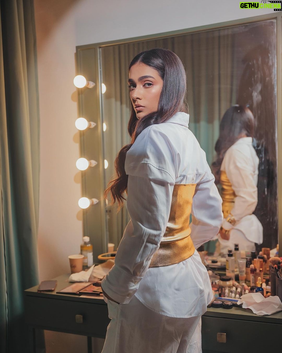 Aakanksha Singh Instagram - π₯ππͺβοΈππ»ββοΈ . . . . Styled by- @ananyaarora2013 Assisted by @__hitankshi Make up- @makeupbysheryl.b Hair- @rubinadaniel1 Photographer- @deepak_das_photography @kakali_das_photography Location- @_onboardstudio Concept- @theboltpr #aakankshasingh