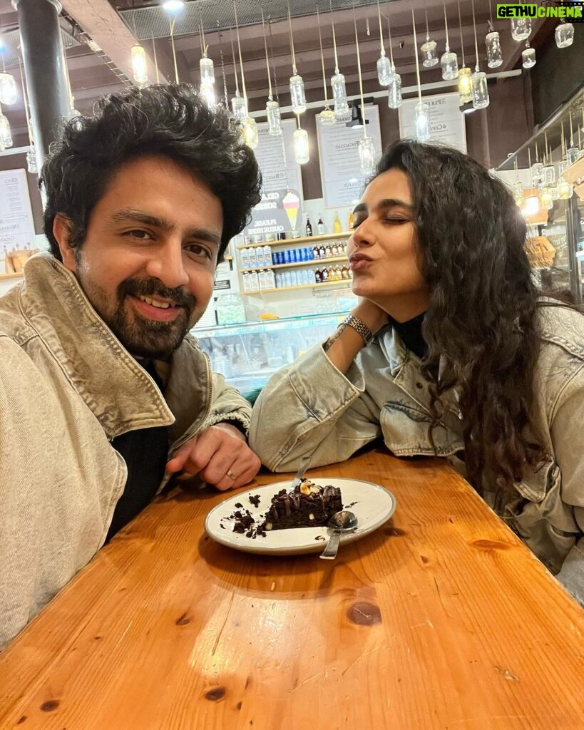 Aakanksha Singh Instagram - Celebrating you today,tomorrow and everyday 🤍 🥂 to the one, my dil goes hmmmmm for…..I love you mah precious 🎁 They don’t make people like you anymore,I’m the luckiest to call you mine ♥ @kunalsain17