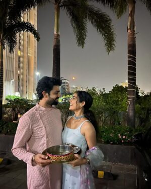 Aakanksha Singh Instagram - Lucky to have a partner who loves me,respects me and supports me, the man who never leave my side when I need him.Gives me company even when Iam fasting. Thank you for being you 🧿
Happy karwachauth ♥️
You are an inspiration baby @kunalsain17 and a perfect one