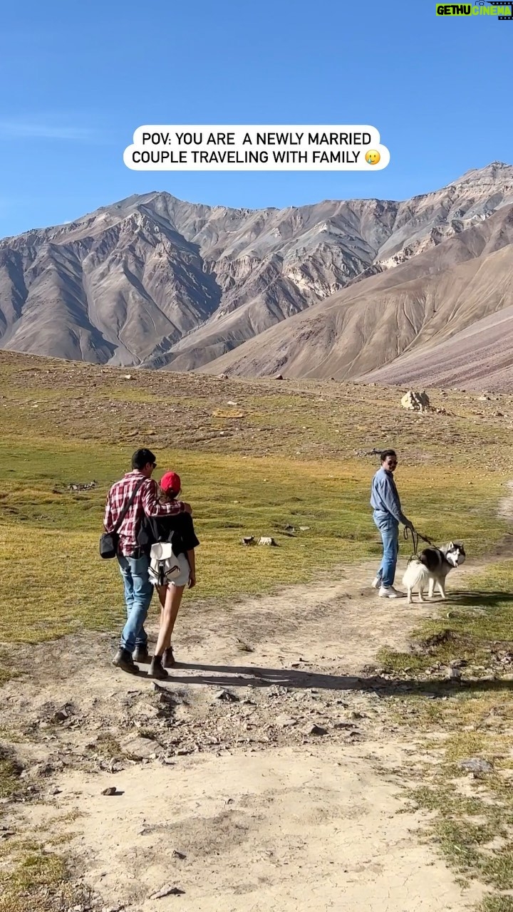 Aakriti Rana Instagram - Honeymoon phase ke baad jaana chaiye 🤣 #aakritirana #aakritiandrohan #honeymoon #reelsinstagram #couplevideos #funnyvideos #himachal #family #couplereels