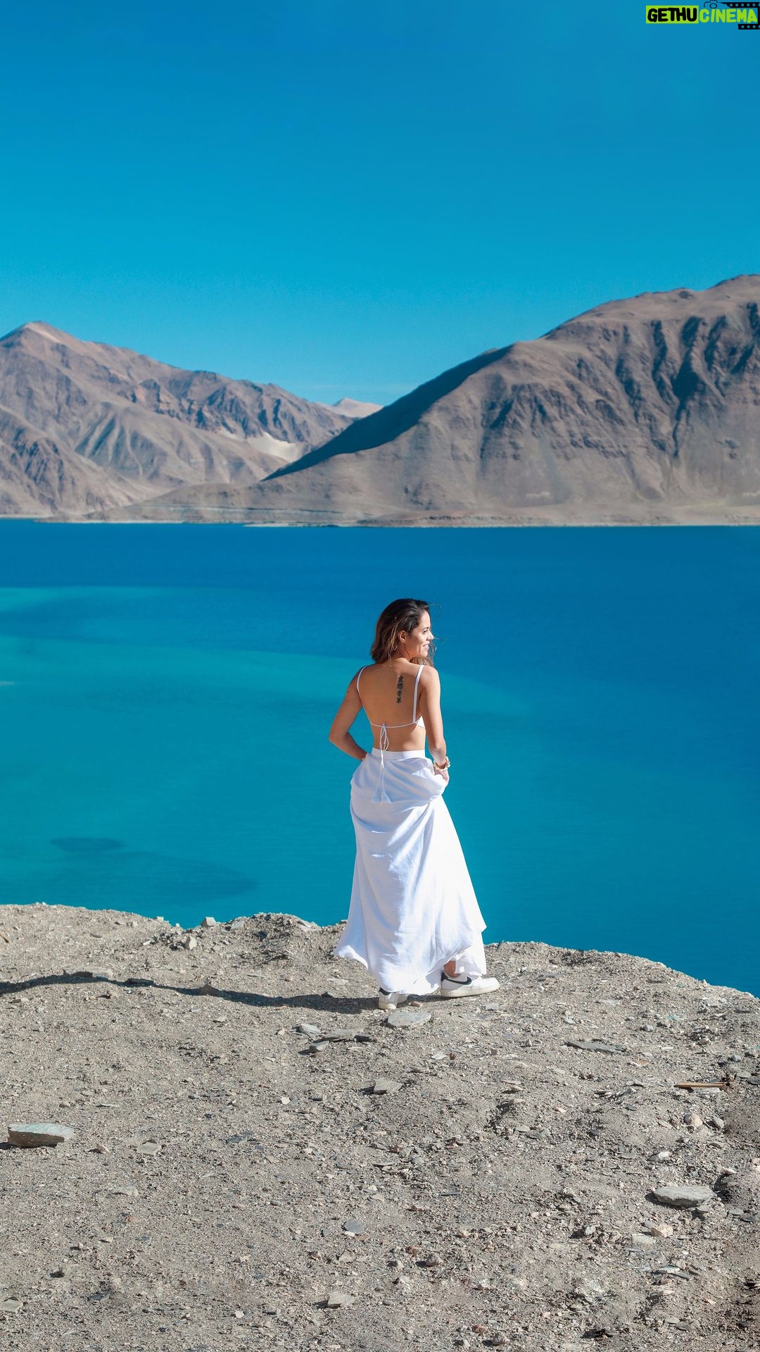 Aakriti Rana Instagram - Had to drive the @landrover_in Defender at Pangong wearing a gorgeous white lehenga! This place truly looks unreal! Such a vibe🔥 📸 Shot by @vikrantdate @advait_bartakke #DefenderJourneys @Cougar__Motorsport #CougarMotorsport #partnership #aakritirana #landroverdefender #defender #pangonglake #pangongtso #incredibleindia #travelblogger #indiantravelblogger #lehenga #indianoutfit #reelsindia Pangong Lake, Ladakh