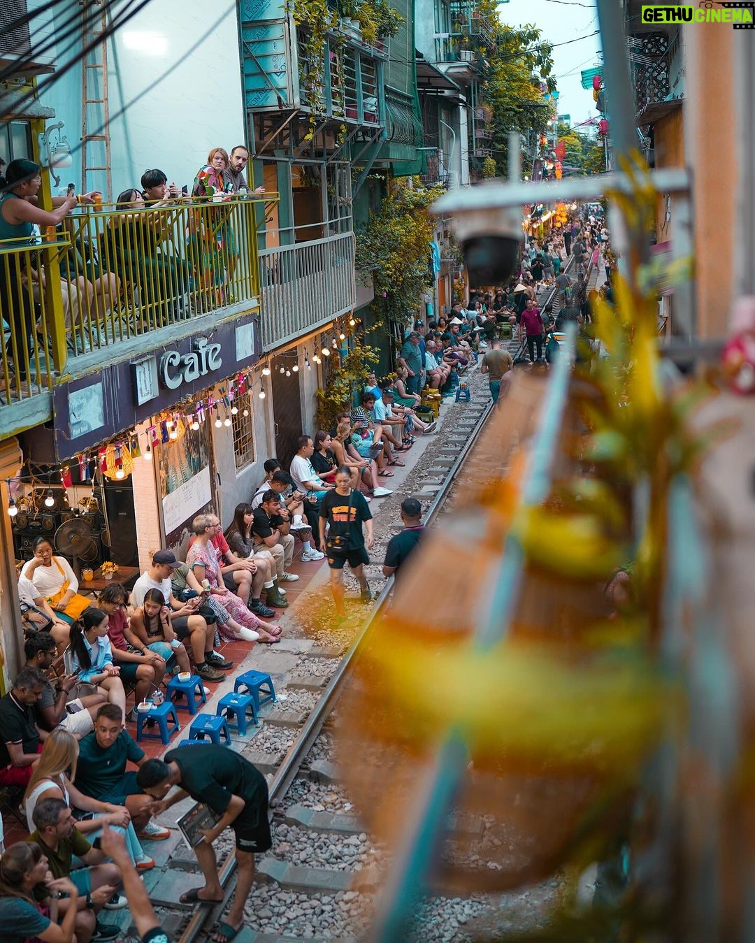 Aakriti Rana Instagram - Did my own fashion show with an audience at the train street 🤣🤣🤣 Thank you for the pictures @captangad. #aakritirana #trainstreet #hanoi #vietnam #fashion #fashionshow #trainstreethanoi #travelblogger #indiantravelblogger Train Street, Hanoi