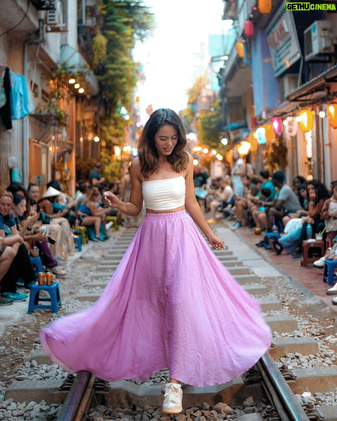 Aakriti Rana Instagram - Did my own fashion show with an audience at the train street 🤣🤣🤣 Thank you for the pictures @captangad. #aakritirana #trainstreet #hanoi #vietnam #fashion #fashionshow #trainstreethanoi #travelblogger #indiantravelblogger Train Street, Hanoi
