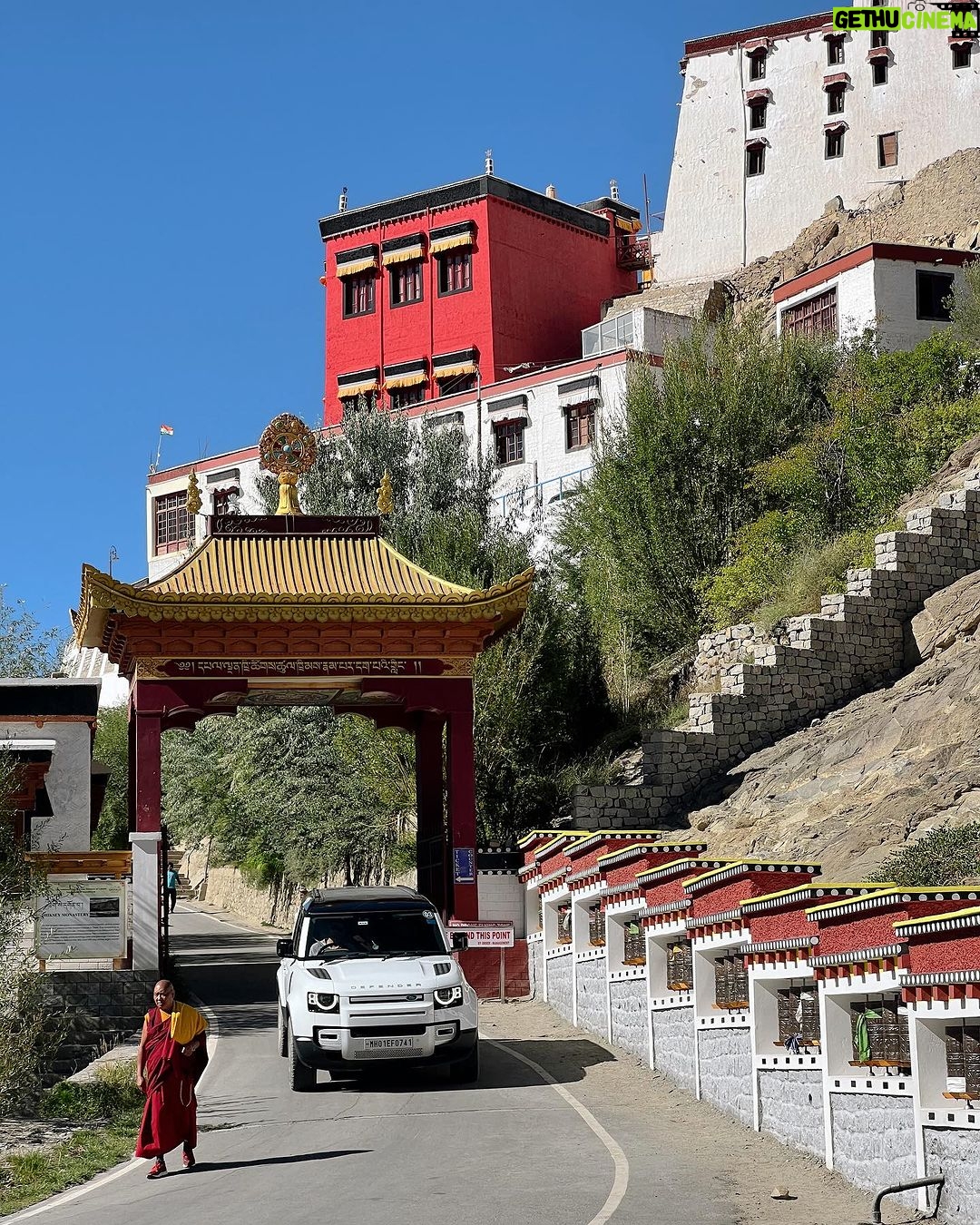 Aakriti Rana Instagram - Thiksey Monastery is the largest monastery of Central Ladakh, the monastery is also famous for its 49 ft tall statue of Maitreya Buddha in the lotus position, covering two floors of the monastery. Isn’t it so beautiful? #DefenderJourneys @landrover_in @Cougar__Motorsport #CougarMotorsport #partnership #aakritirana #leh #ladakh #thikseymonastery #travelblogger #incredibleindia