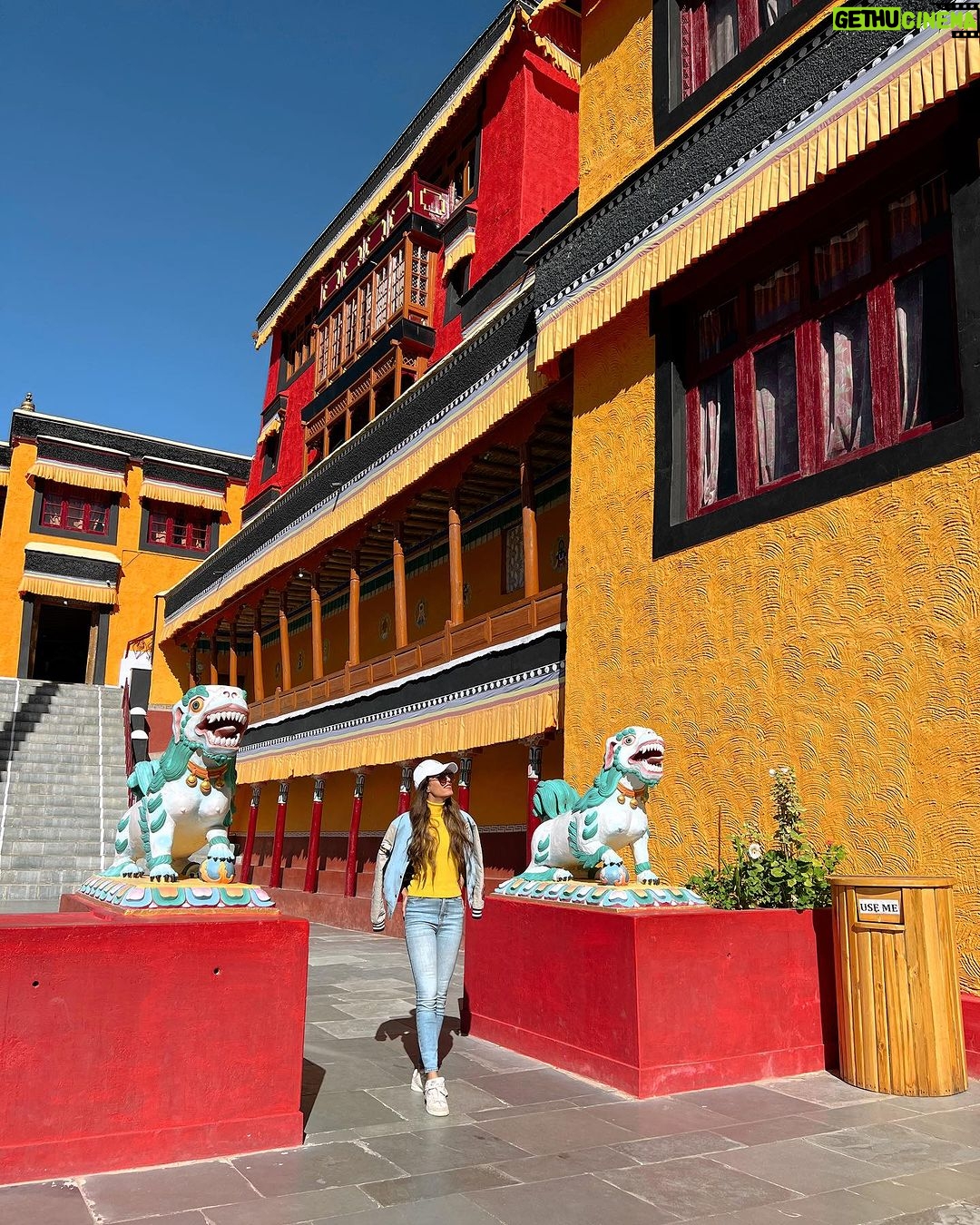 Aakriti Rana Instagram - Thiksey Monastery is the largest monastery of Central Ladakh, the monastery is also famous for its 49 ft tall statue of Maitreya Buddha in the lotus position, covering two floors of the monastery. Isn’t it so beautiful? #DefenderJourneys @landrover_in @Cougar__Motorsport #CougarMotorsport #partnership #aakritirana #leh #ladakh #thikseymonastery #travelblogger #incredibleindia