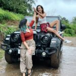 Aakriti Rana Instagram - Maine mere car kabhi Saaf nahi Kari but I am so protective of his car because he truly takes care of it! 🤣 Thought of cleaning it while camping after we did some off roading. Also, how precious are the friends who help you with it?! Thank you @radhika_nomllers ❤️ Tag your Partner 🤣 #aakritirana #camping #thar #mahindrathar #doityourself #carporn #reelsindia #tharlover #reelsinstagram #friends #travelblogger #indiantravelblogger