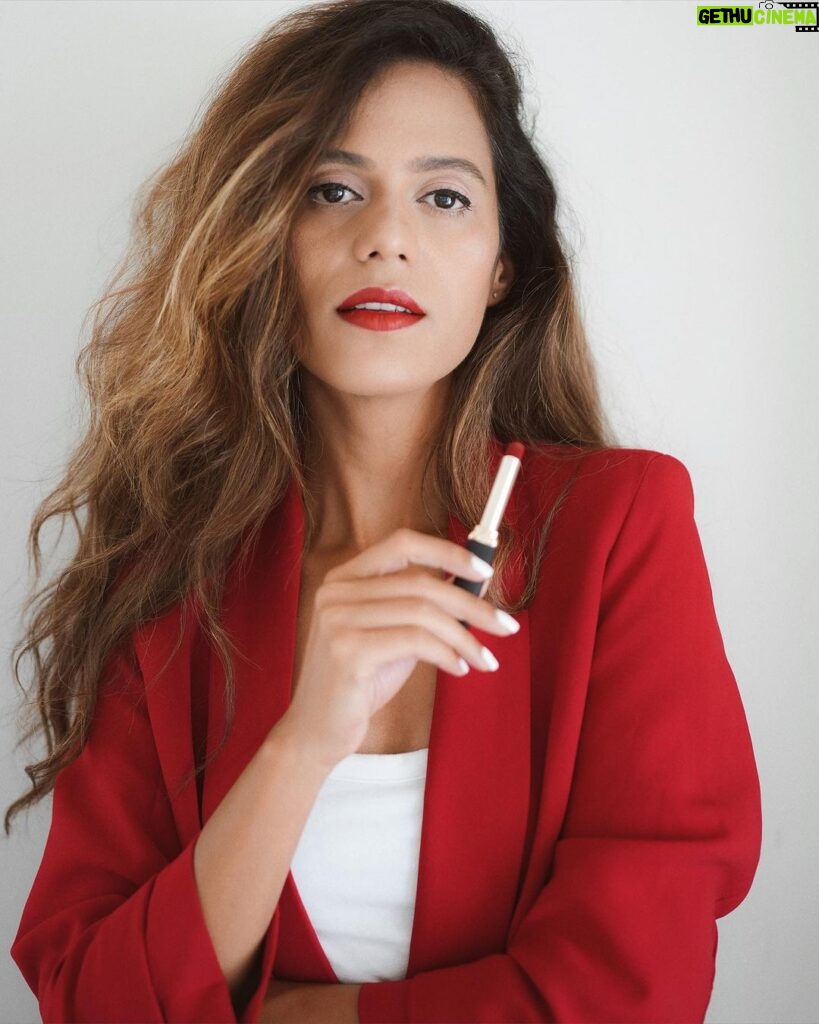 Aakriti Rana Instagram - Lipsticks always complete your makeup look! Don’t they!?! #AD Color Riche Intense Volume Matte Lipstick by L’Oréal Paris gives long lasting colour in just one swipe.. and it’s enriched with Hyaluronic Acid for plump lips 👄 It gives intense colour payoff and 16H volumizing matte finish #LorealParisIndia #ColorRicheLipsticks #LorealParis #LipstickDay #AakritiRana