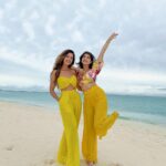 Aakriti Rana Instagram - Girlsss just wana have fun! 🤣 Bet you haven’t seen this side of us before 😂😂😂 Would you do this with your BFF? Tag her My outfit: @ordinaree.in #aakritirana #shauryasanadhya #maldives #oldsongs #dance #beach #beachlife #bff #funnyvideos #bestfriends #girlsjustwannahavefun #reelsinstagram #dancereels