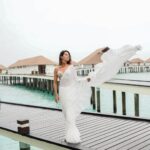 Aakriti Rana Instagram - A Bollywood moment in Maldives. Wearing a saree in another country has a different feel plus the rain made it very filmy 🙈 Got this gorgeous saree from @suta_bombay and paired it with a Top from @thedashanddot Location: @cinnamonvelifushi #aakritirana #maldives #bollywood #reelsinstagram #bollywoodsongs #reelsindia #filmy #baarish #saree #indianwear #maldivesislands