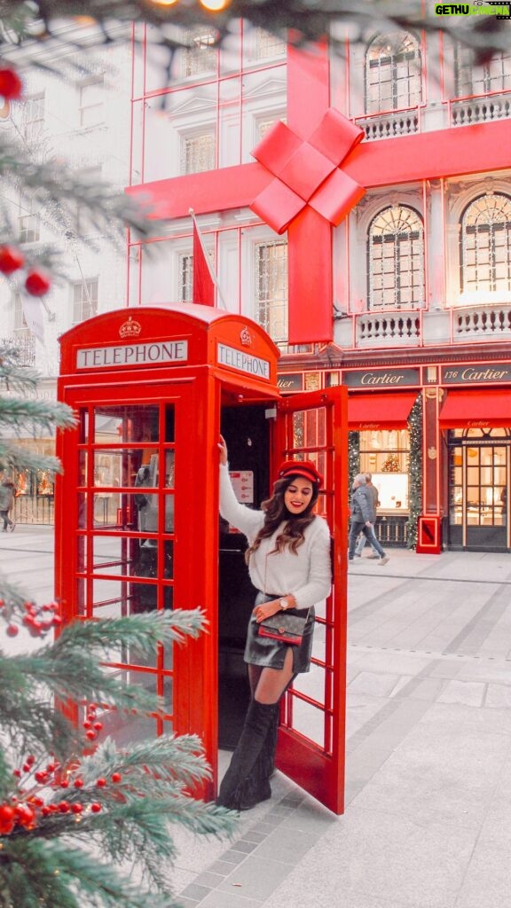 Aakriti Rana Instagram - SAVE THIS ❤️ I’ve always loved celebrating Christmas. My parents always made sure to put the socks out and get us presents when we were little. We used to really look forward to it ❤️ If you too love Christmas as much as I do then visit London n December. London looks absolutely gorgeous during this time of the year. The Winter Wonderland, mulled wine and the gorgeous Christmas installations have my heart! Here are some of the best places you can visit in London for Christmas for an unforgettable Christmas experience and beautiful pictures 🎄 Regent Street & Oxford street Covent Garden Winter Wonderland Maddox Gallery Ede and Ravenscroft Harrods Peggy Porschen Carnaby Street Annabels Somerset House Kew Gardens Can you add anything more to this list? Who would you go here with? ❤️ [ Aakriti Rana, London, Christmas, Winter Wonderland, Christmas in London, Travel Blogger ] London, United Kingdom