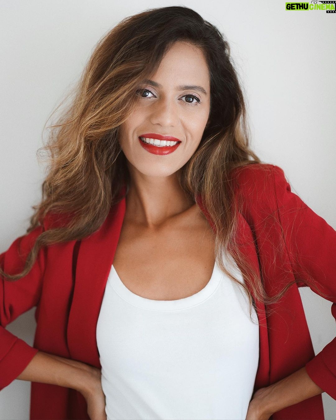 Aakriti Rana Instagram - Lipsticks always complete your makeup look! Don’t they!?! #AD Color Riche Intense Volume Matte Lipstick by L’Oréal Paris gives long lasting colour in just one swipe.. and it’s enriched with Hyaluronic Acid for plump lips 👄 It gives intense colour payoff and 16H volumizing matte finish #LorealParisIndia #ColorRicheLipsticks #LorealParis #LipstickDay #AakritiRana