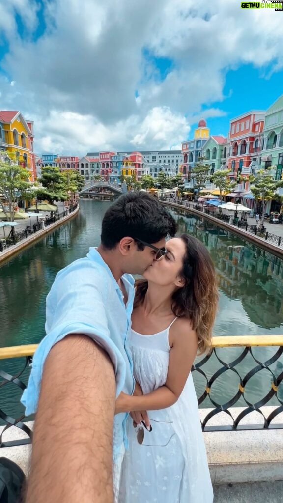 Aakriti Rana Instagram - Traveling across the world and stealing kisses ❤️ Is your partner your favourite travel partner too? Tag them! Somehow @captangad is always there 🤣🤣 #aakritirana #vietnam #aakritiandrohan #reelsinstagram #travelblogger #indiantravelblogger #couplevideos #travelcouple #vietnamtravel #couplereels #wanderlust Vietnam