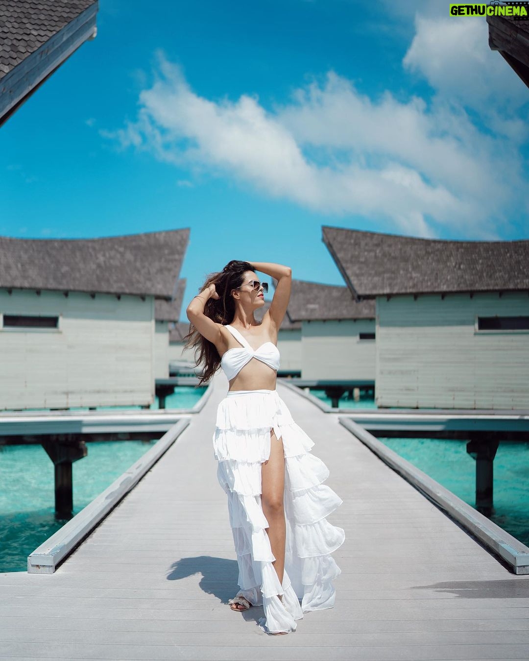 Aakriti Rana Instagram - I love traveling by myself but damn I really miss Rohan when I go to some of these places. Maldives without Rohan feels so incomplete. One second I am in awe of the place and the other second I am missing him. Location: @movenpickkuredhivarumaldives Outfit: @itgirl_love #aakritirana #maldives #travelblogger #wanderlust #vacationmode #collab #indiantravelblogger #maldivesislands