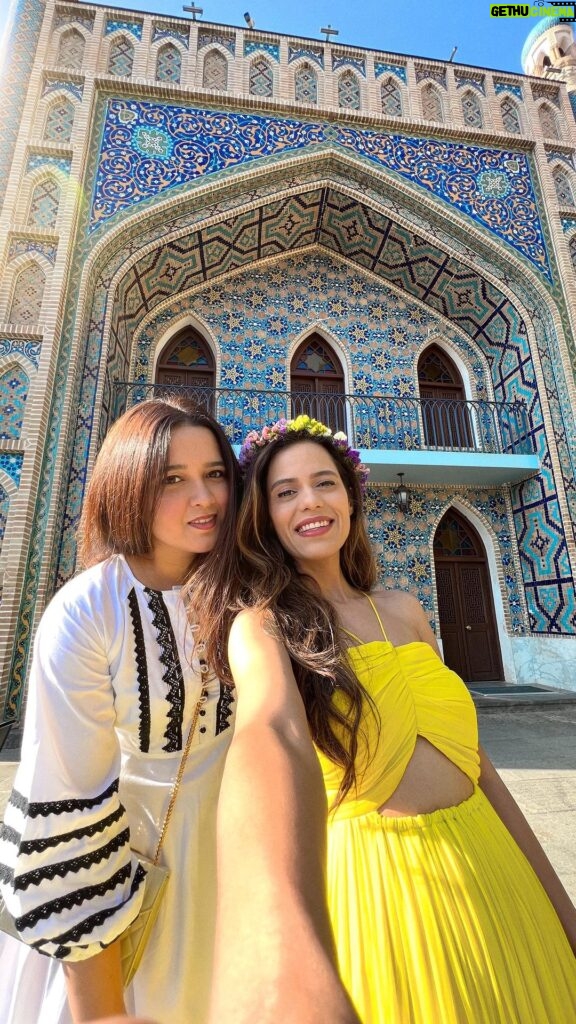 Aakriti Rana Instagram - Tag your BFF if you want to travel the World with her ❤️ Cheers to our 7th country together @iparichoudhary Hi Tbilisi, Georgia! 🇬🇪 Have you been here? Outfit : @ordinaree.in #aakritirana #bff #wanderlust #bestfriends #travelblogger #indiantravelblogger #georgia #transitionreels #reelsinstagram