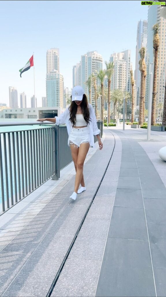 Aakriti Rana Instagram - They say that Dubai is the cleanest city in the World! It’s been named the cleanest city for the third time in a row. So I thought of wearing my new white socks near the Dubai mall and testing this. Watch the video for the result 🤯 #aakritirana #dubai #dubailife #travelblogger #indiantravelblogger #test #cleanestcity #dubaimall #reelsinstagram #challenge