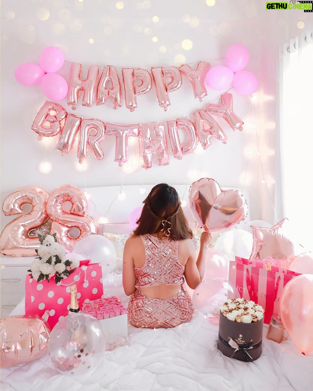 Aakriti Rana Instagram - Pictures from my last 6 birthdays 🎂 Thank you for all the love and lovely wishes! You guys are amazing ❤️ 1) Rohan and @raghav.kalraa took me to the hills near Pune and did a beautiful setup for my last birthday. 2) Rohan is rarely here for my birthday and this time was his first time when he could be there so it was really special. 3) Did a little DIY setup and @dikshavohra and I celebrated my first birthday after covid together. She even baked a cake for me. 4) I was completely alone during covid in my Pune flat and I decided to do celebrate my birthday myself. I clearly love doing DIY birthday decorations. 5) i celebrated my birthday with a meet and greet at my Jabalpur army house(dad was posted there). I flew back to pune and Diksha picked me up from the airport and surprised me with this beautiful birthday setup at home. She even made a video for me with messages from all of my closest people. Aisi friend sabko mile 😍 6) This year was all about family and home ❤️ #aakritirana #birthday #celebration #birthdaygirl #birthdaydecor #family