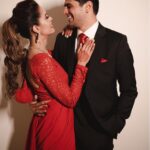 Aakriti Rana Instagram - Mr. And Mrs. ❤️ We had a get together after the wedding in Manali and enjoyed a wonderful dinner together. Wore this beautiful customised slit saree from @shauryasanadhyalabel styled with a diamond jewellery piece my mom kept for me. Thank you for this @shauryasanadhya ❤️ 📸 @believecollective Makeup and hair @priyankaguptamakeupartist #aakritiandrohan #aakritigetsanchored #newlyweds #mrandmrs #couplephotography #indianwedding #saree #indianwear Manali, Himachal Pradesh