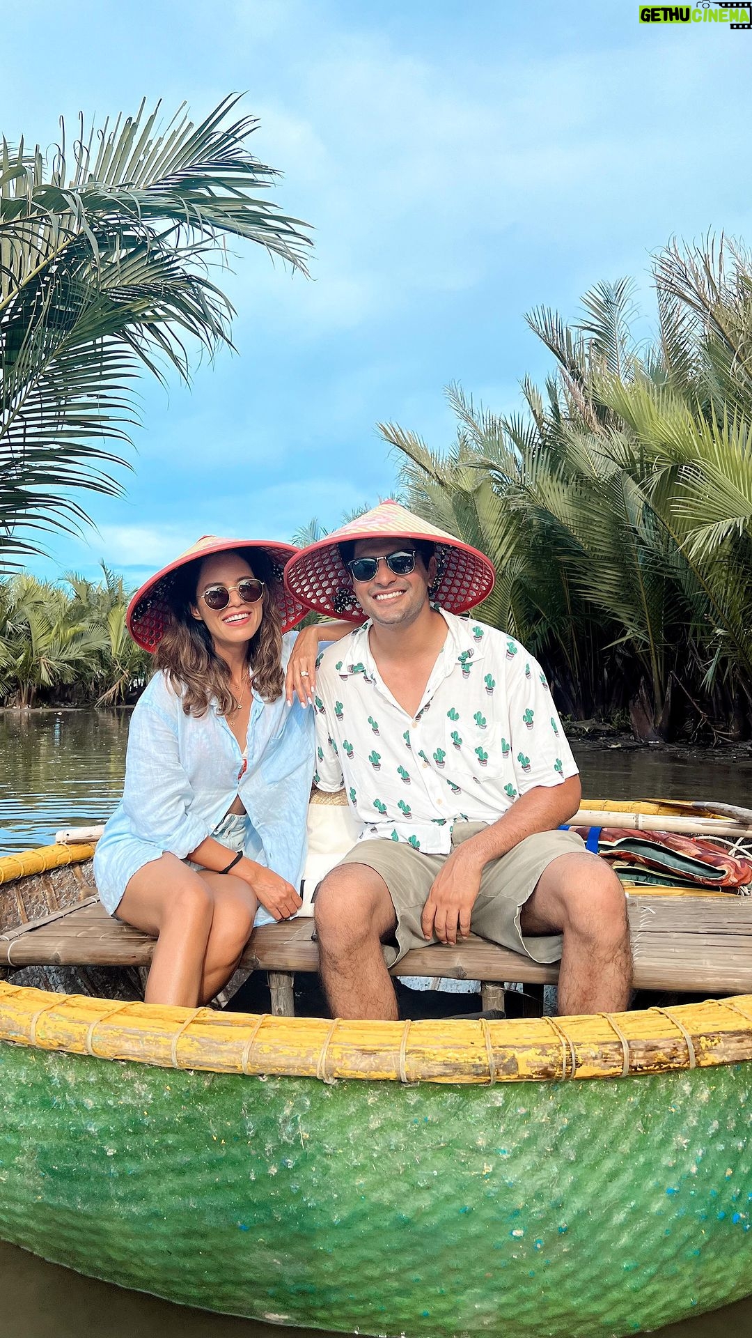 Aakriti Rana Instagram - Bas ulti karna bacha tha woh bhi hone waali thi 🤣 Would you do this ? 🤣🤣 #aakritirana #hoian #vietnam #coconutboat #hoiancoconutboat #travelblogger #funnyvideos #reelsinstagram #indiantravelblogger Hội An