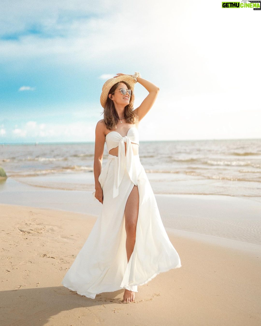 Aakriti Rana Instagram - Found some amazing stuff in Vietnam. Should have taken empty suitcases there haha. Got this outfit stitched and got my favourite new hat also from here! Do you want to see all Vietnam shopping video? ❤️ #aakritirana #vietnam #phuquoc #beachphotography #travelblogger Phu Quoc Island, Vietnam