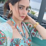 Aamna Sharif Instagram - Be- don’t try to become…. . . . . . . . In @flirtatious_india Bag @marcjacobs @cocoonmaldives @aabee_holidays