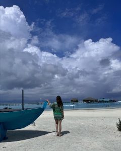 Aamna Sharif Instagram - Be- don’t try to become…. . . . . . . . In @flirtatious_india Bag @marcjacobs @cocoonmaldives @aabee_holidays