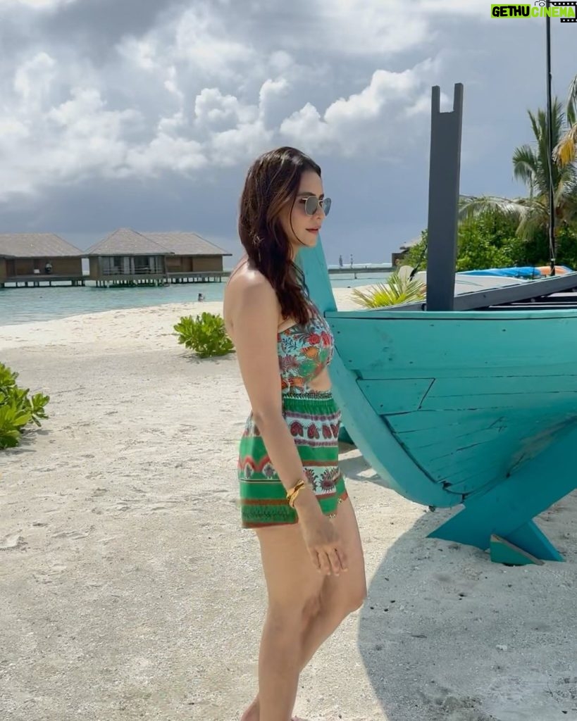 Aamna Sharif Instagram - Be- don’t try to become…. . . . . . . . In @flirtatious_india Bag @marcjacobs @cocoonmaldives @aabee_holidays