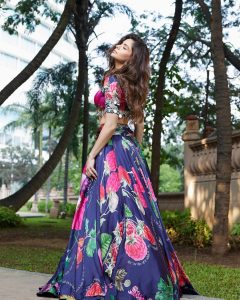 Aamna Sharif Instagram - 🪻 . . . In @mahimamahajanofficial Styled by @shrushti_216 @trishasarang @tinamukharjee @divyashetty_ Loc @westinmumbaipowai