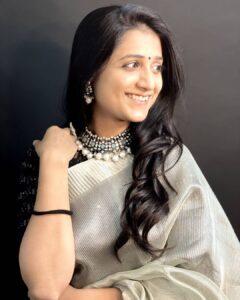 Aarohi Patel Instagram - For the launch of @gcplofficial 🤍 . Styled by @ameelmacwan Outfit @dvfashionstudio Jewelry @suryam_designer_jewellery . . . . #aarohi #gujarat #gujaratifilms #gujjufilms #amdavad #ahmedabad #rajkot #surat #bhavnagar #baroda #kutch #jamnagar #junagadh #dance #music #acting #film #gujarati