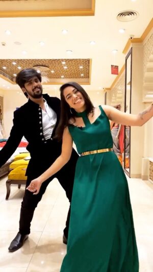 Aarthi Subash Instagram - Ambikapathy💯
.
#ambikapathy #dhanush #hindisongs #tamilsongs #dance #trending #songs #anchors #artist #suntv #aarthisubash