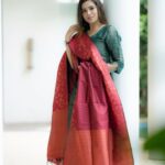 Aarthi Subash Instagram - கண்மணியே.. Costumes - @ivalinmabia Photographer - @camerasenthil Makeup - @rajalakshmi_bridalmakeup Hair - @monisha_makeupartist Shoot Organized by @rrajeshananda #aarthisubash #suntv #suntvanchor #suntvserial #modelling #southindian #salwarsuits #photoshoots #trendingsongs Chennai, India