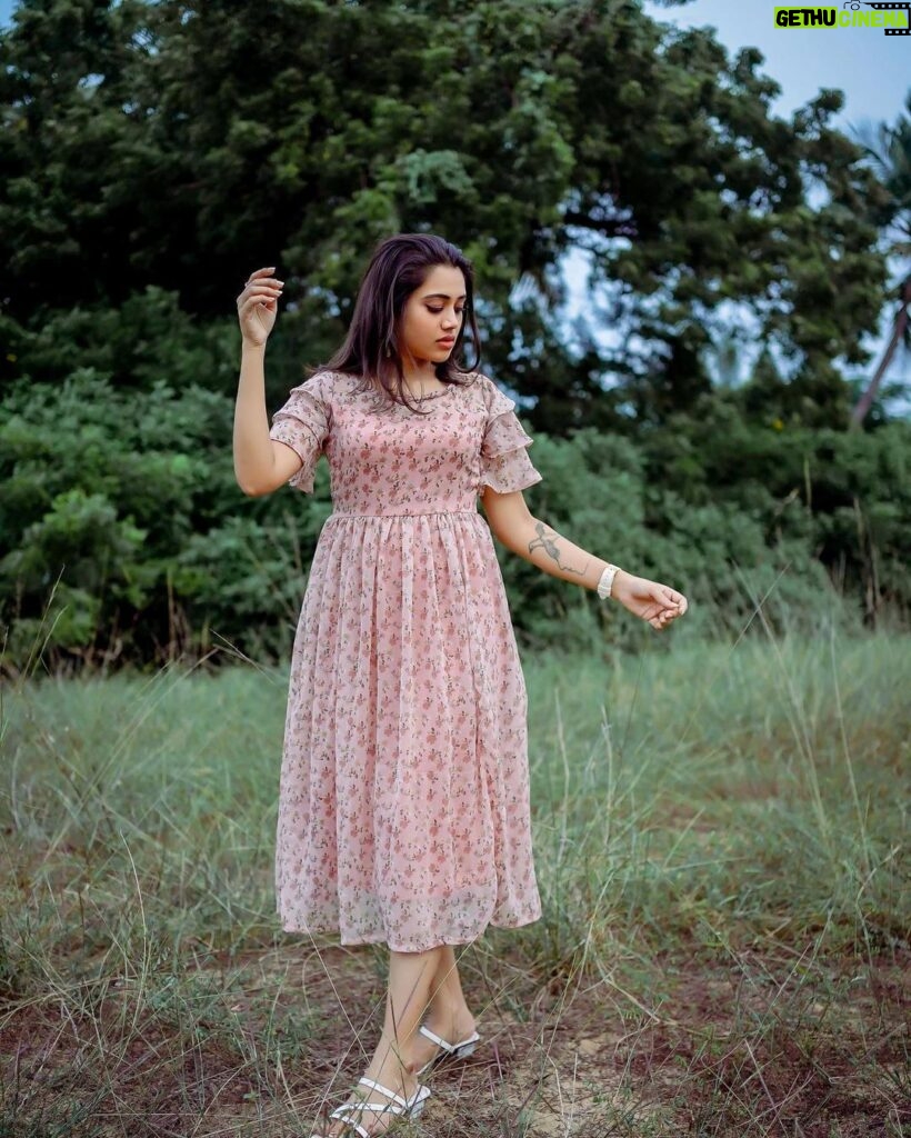Aarthi Subash Instagram - Pastel 🌸 outfit @yaakkai_apparel Photography @barath_blze Styling @tharsika_tharshi . #outfits #wrapdress #yaaki #photoshoot #model #aarthisubash #vjaarthisubash #suntv #actress #sunnetwork Chennai, India
