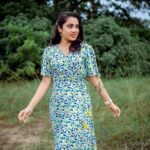 Aarthi Subash Instagram – 💛
outfit @yaakkai_apparel 
Photography @barath_blze 
Styling @tharsika_tharshi 
.
#outfits #wrapdress #yaaki #photoshoot #model #aarthisubash #vjaarthisubash #suntv #actress #sunnetwork ECR