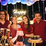 Aarthi Subash Instagram – This is my earlier heaven ❤️ #family 
Arrangement @can_eventmanagement 
Photography @clode_studio 
Dessert table @bakemeawishhhh 
#southindian #tollywoodactress #tamilponnu #madras #mallugirl #coloursofindia #hellohyderabad #tamily #malluactress #tamilgirl #kollywoodqueen #southactress #chennaifashion #chennaifashionblogger #fashionbloggerindia #southindianactress
#mollywoodactress #southindianstyle
#tamilserial #indianfashionblogger
#thegirlnextdoor #ootdindia #coloursofchennai #coloursofmadras
#ootdindian #southindianhairstyle #southindiangirls #chennaifashionblogger
#chennaiblogger #bangloreblogger Chennai, India