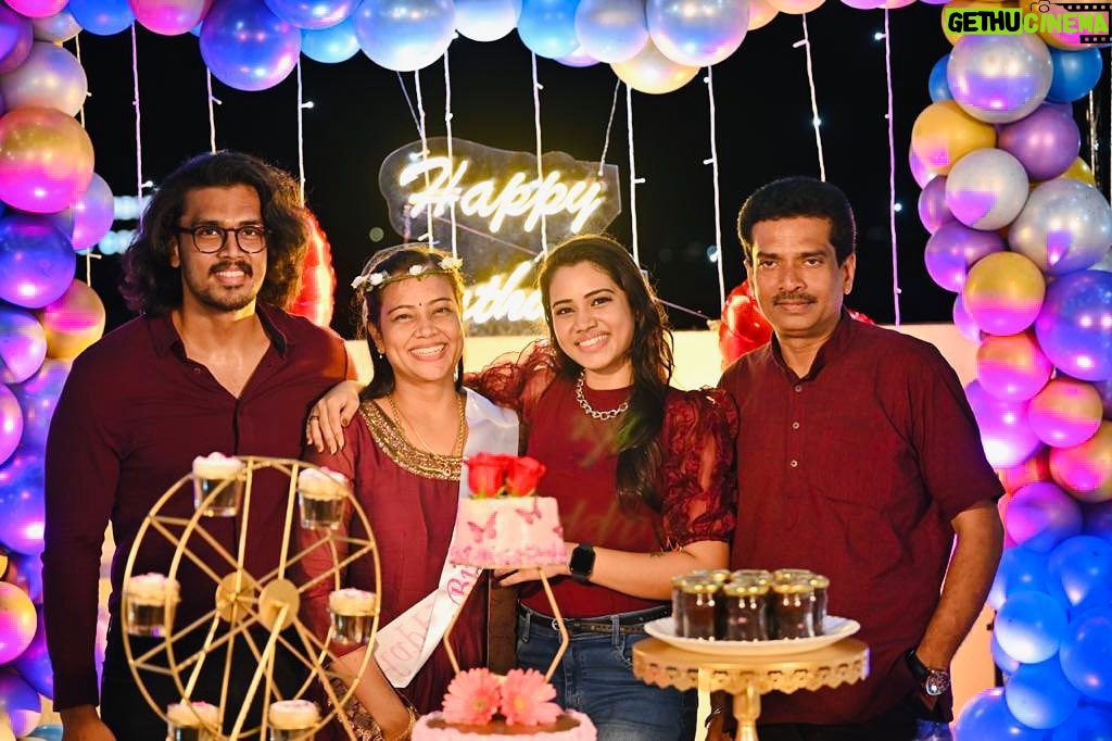 Aarthi Subash Instagram - This is my earlier heaven ❤️ #family Arrangement @can_eventmanagement Photography @clode_studio Dessert table @bakemeawishhhh #southindian #tollywoodactress #tamilponnu #madras #mallugirl #coloursofindia #hellohyderabad #tamily #malluactress #tamilgirl #kollywoodqueen #southactress #chennaifashion #chennaifashionblogger #fashionbloggerindia #southindianactress #mollywoodactress #southindianstyle #tamilserial #indianfashionblogger #thegirlnextdoor #ootdindia #coloursofchennai #coloursofmadras #ootdindian #southindianhairstyle #southindiangirls #chennaifashionblogger #chennaiblogger #bangloreblogger Chennai, India