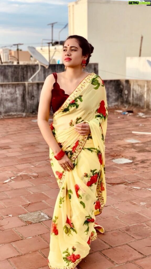 Aarthi Subash Instagram - Western dress or saree? Comment below 👇🏻 . #kollybgm #tamilyshares #instatamil #tamilsongsofficial #kollywoodsongs #tamilbgms #tamiltrending #malluactor #mollywood_cap💯 #mollywoodactor #tamilbgm #tamilsong #malayalammovie #tamilactor #tamily #kollywoodactor #tamilshares