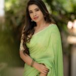 Aarthi Subash Instagram – 💚
Artist – @aarthisubash_official
Costumes – @ivalinmabia
Photographer – @camerasenthil
Makeup – @rajalakshmi_bridalmakeup
Hair – @monisha_makeupartist
Shoot Organized by @rrajeshananda
.
#aarthisubash #sareeshoot #tamilactress #kollywoodactress #suntvserial #suntv #photoshoot Chennai, India